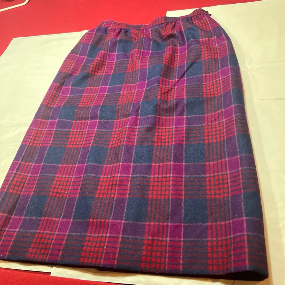 Pendleton RED BLUE purple PLAID Skirt,  Virgin WOOL Midi, P525-998 Lined Size 8
